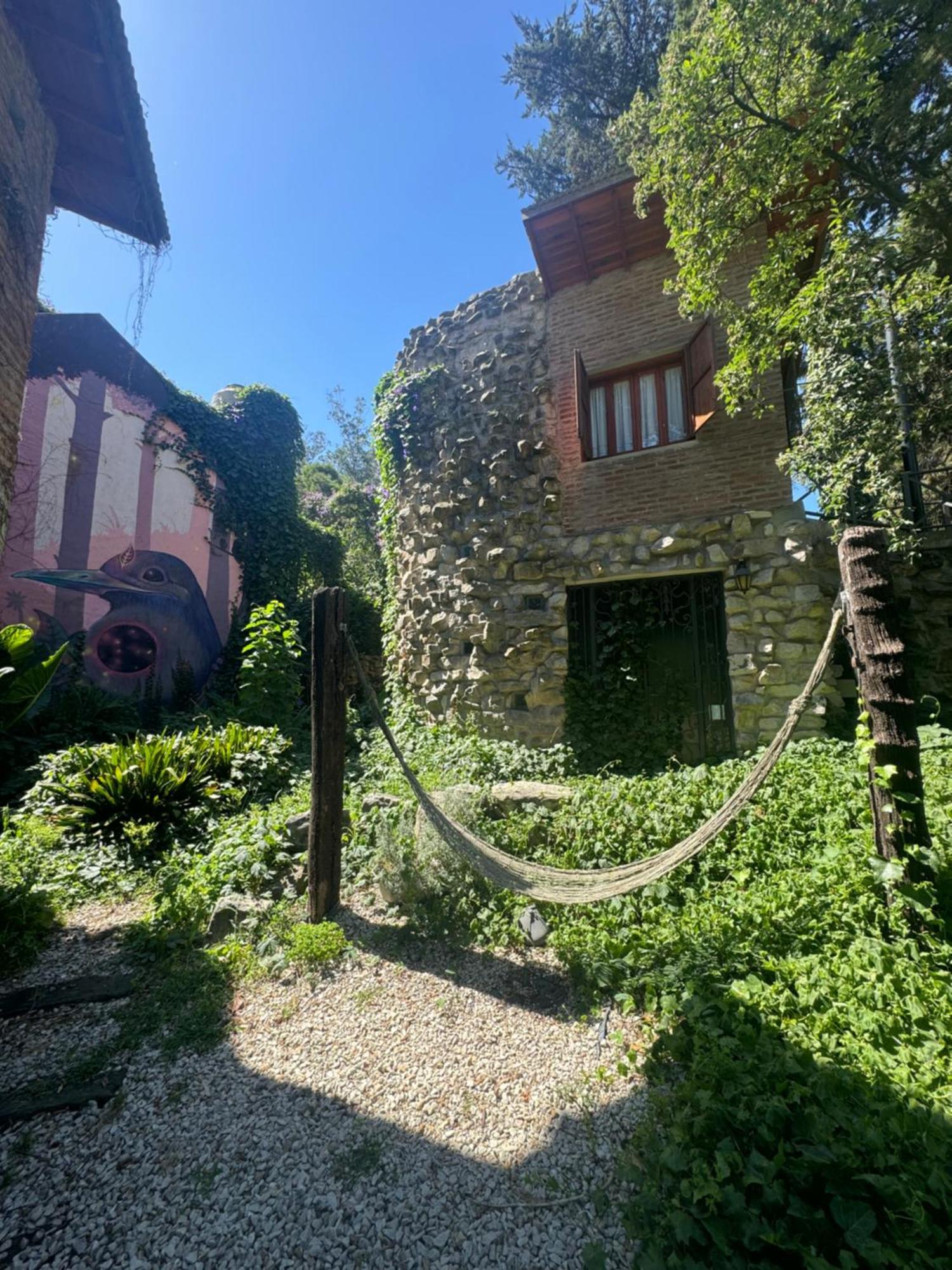 Arehue Lodge *