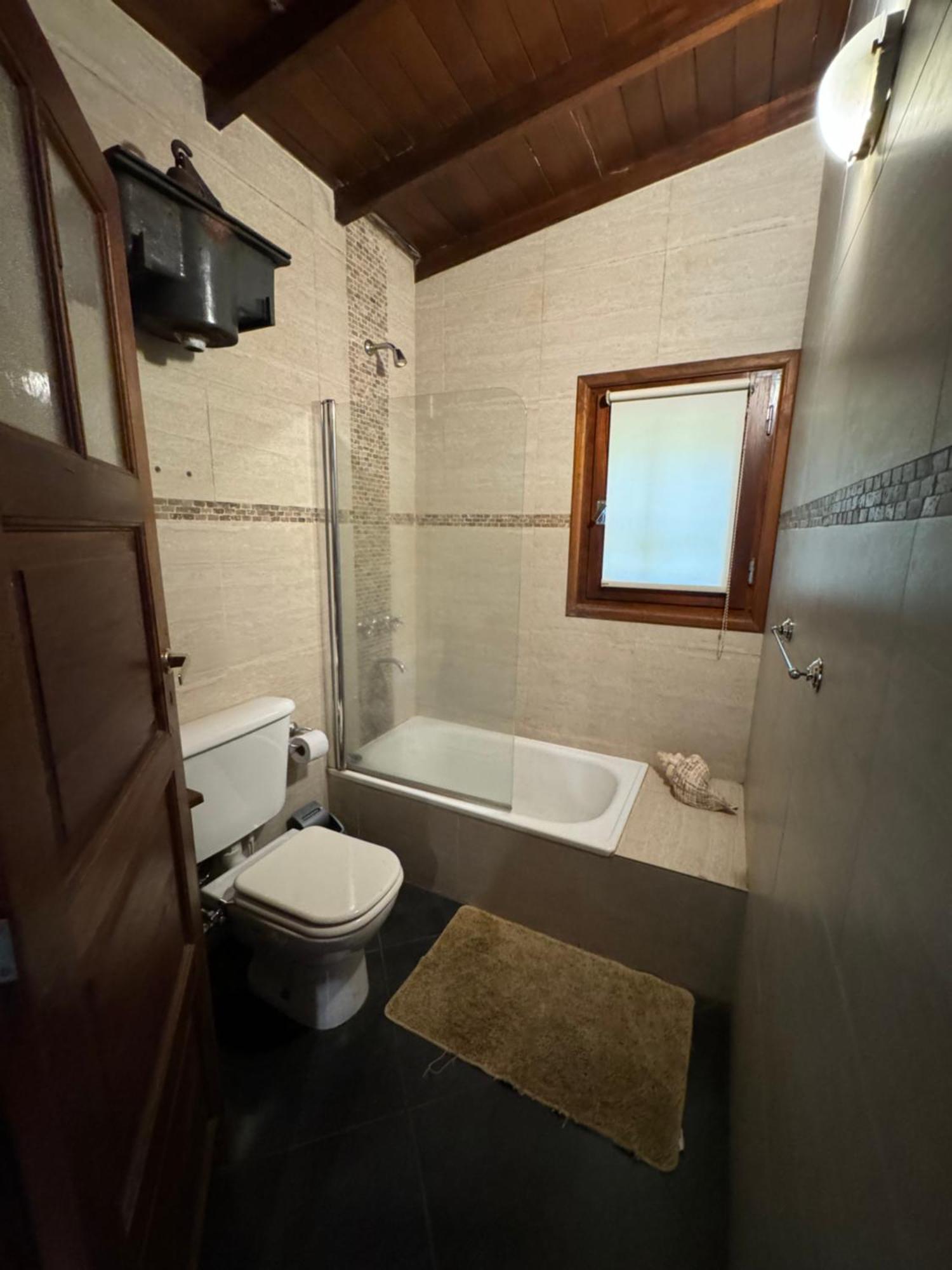 Lodge Arehue *